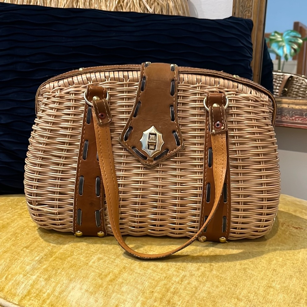 SIMÓN vintage wicker purse!
